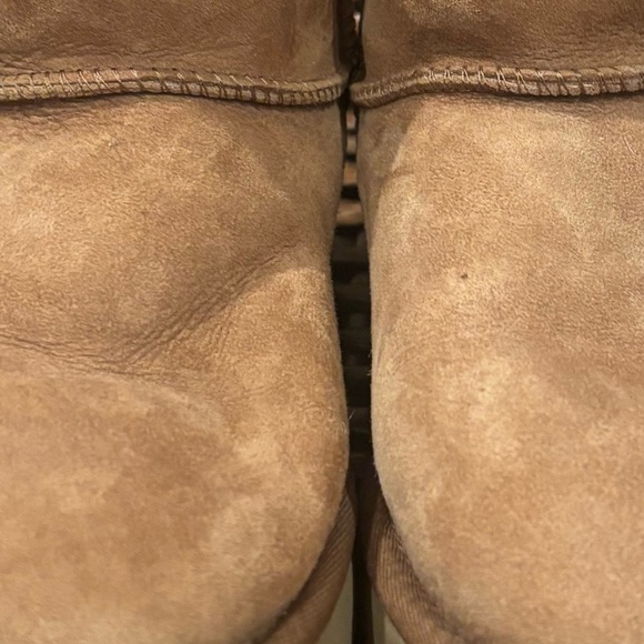 Ugg Bailey Button Mini in women’s size 7 in chestnut - Picture 7 of 11
